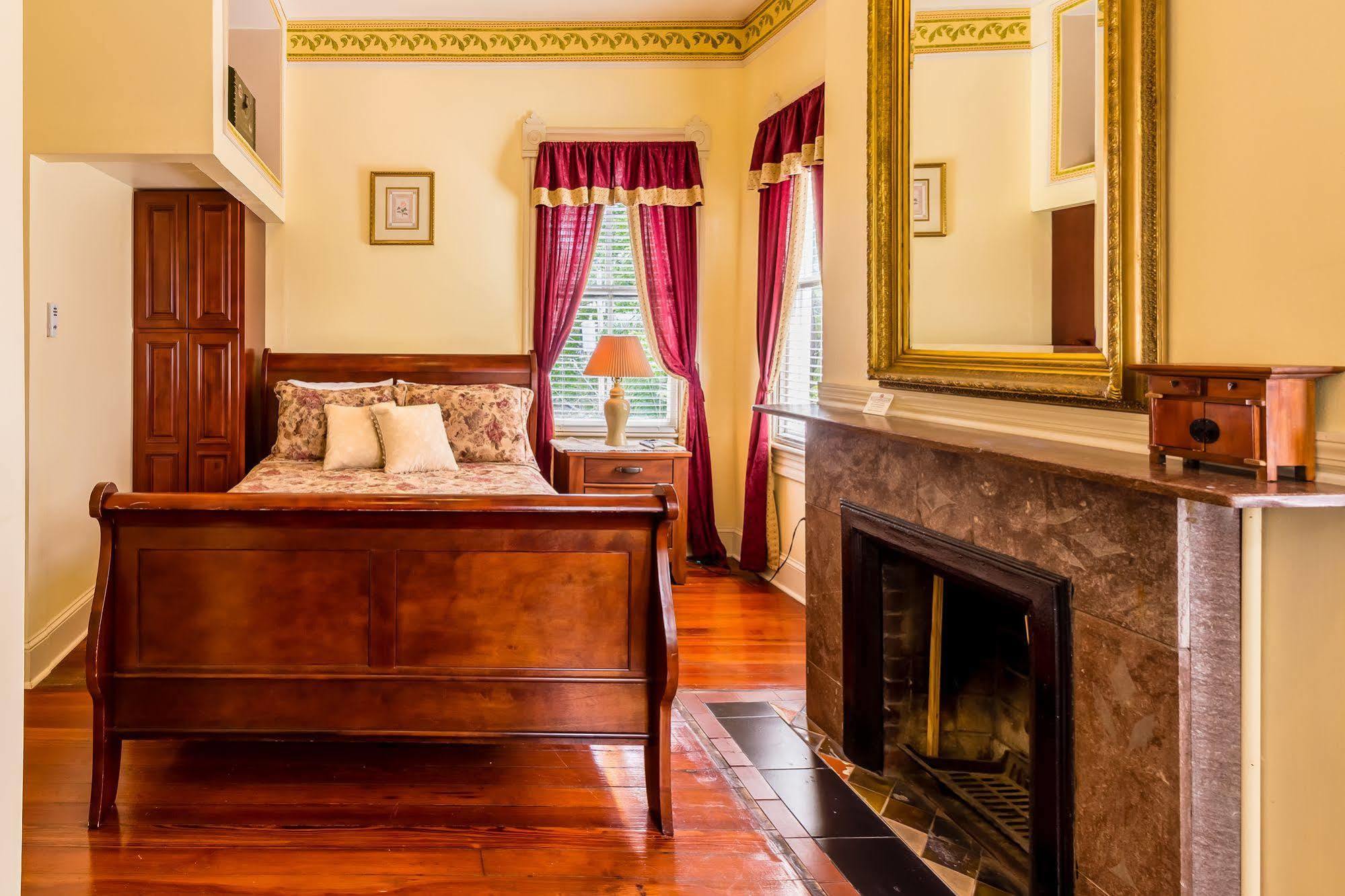 Bed and Breakfast Amethyst Garden Саванна Экстерьер фото