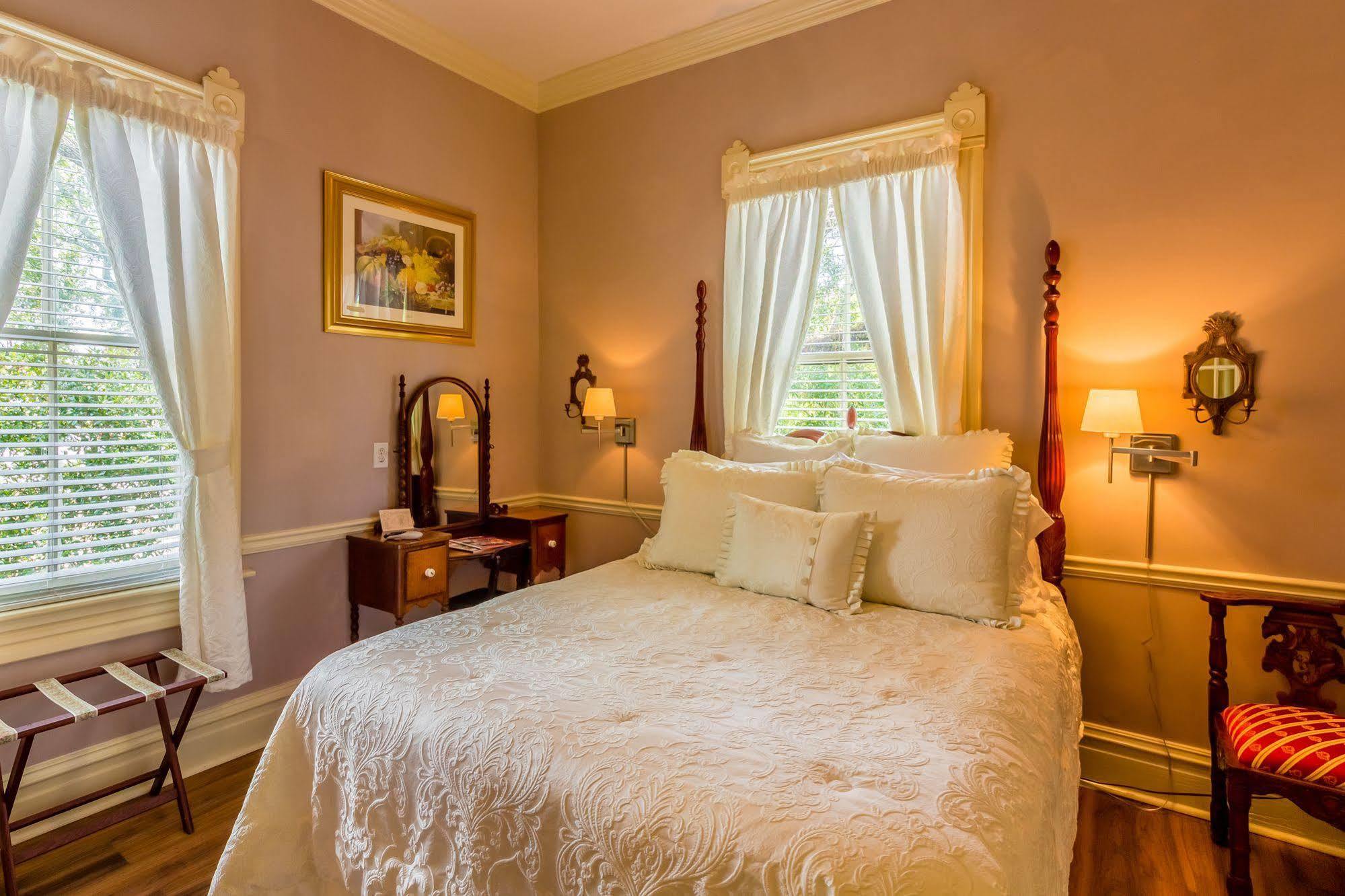 Bed and Breakfast Amethyst Garden Саванна Экстерьер фото